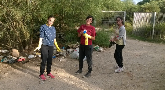 le ragazze che hanno pulito