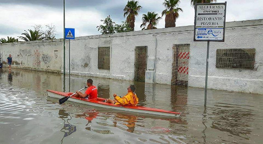 lido allagato - canoa